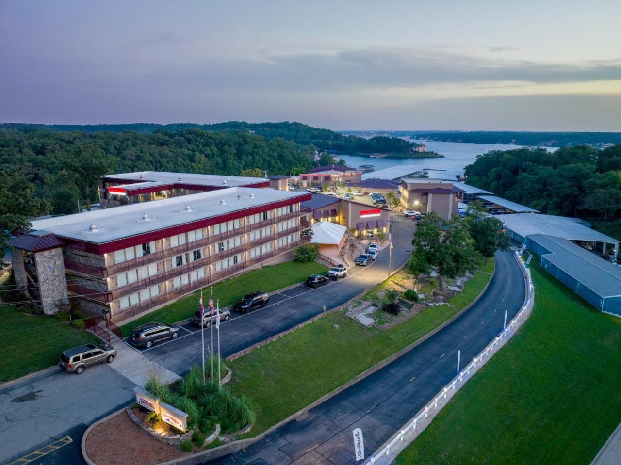 The Resort At Lake Of The Ozarks Exterior photo
